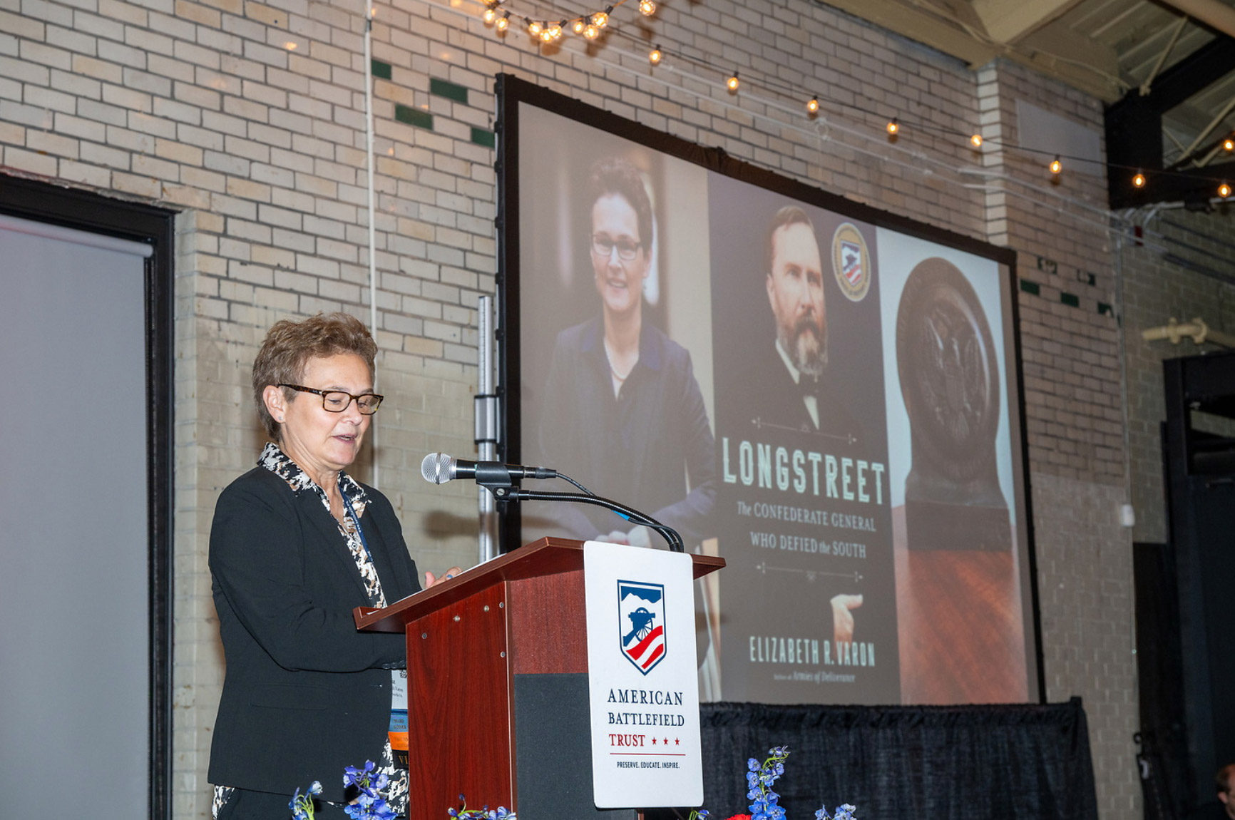 Elizabeth Varon accepting the American Battlefield Trust's Book Prize or History