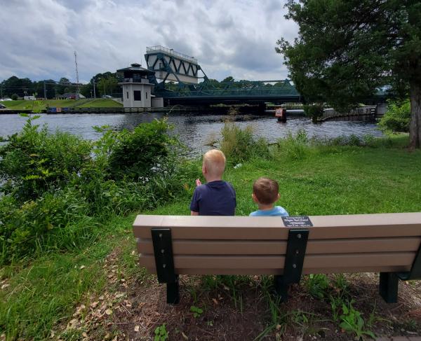 Children enjoying the view of Great Bridge Bridge from Great Bridge Battlefield