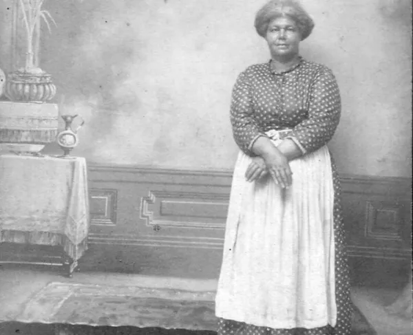 Image of Mag Palm crossing her arms demonstrating how her attackers tied them.