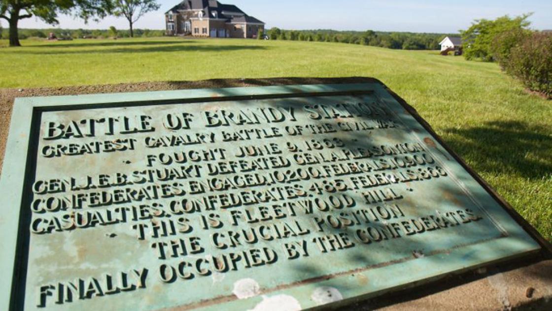 Photo of a historical plaque honoring Fleetwood Hill— the apex of the Battle of Brandy Station 