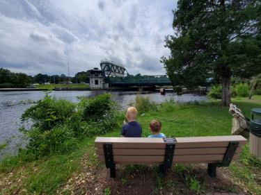 Children enjoying the view of Great Bridge Bridge from Great Bridge Battlefield